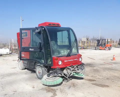 Uygulama alanında yol süpürme